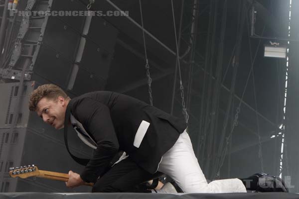 THE HIVES - 2017-07-22 - PARIS - Hippodrome de Longchamp - Main Stage 2 - Niklas Almqvist